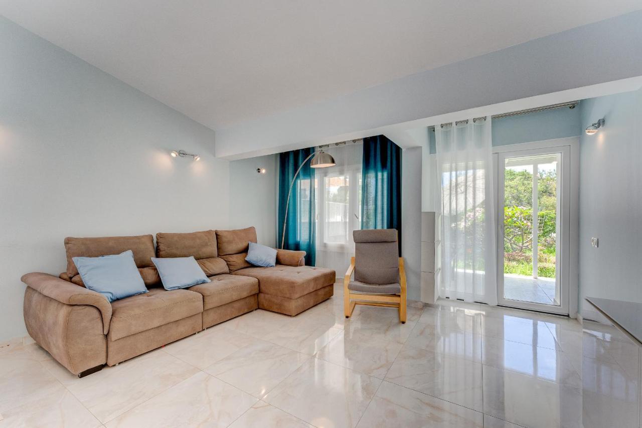 Beautiful Bungalow In Island Village 阿德耶 外观 照片